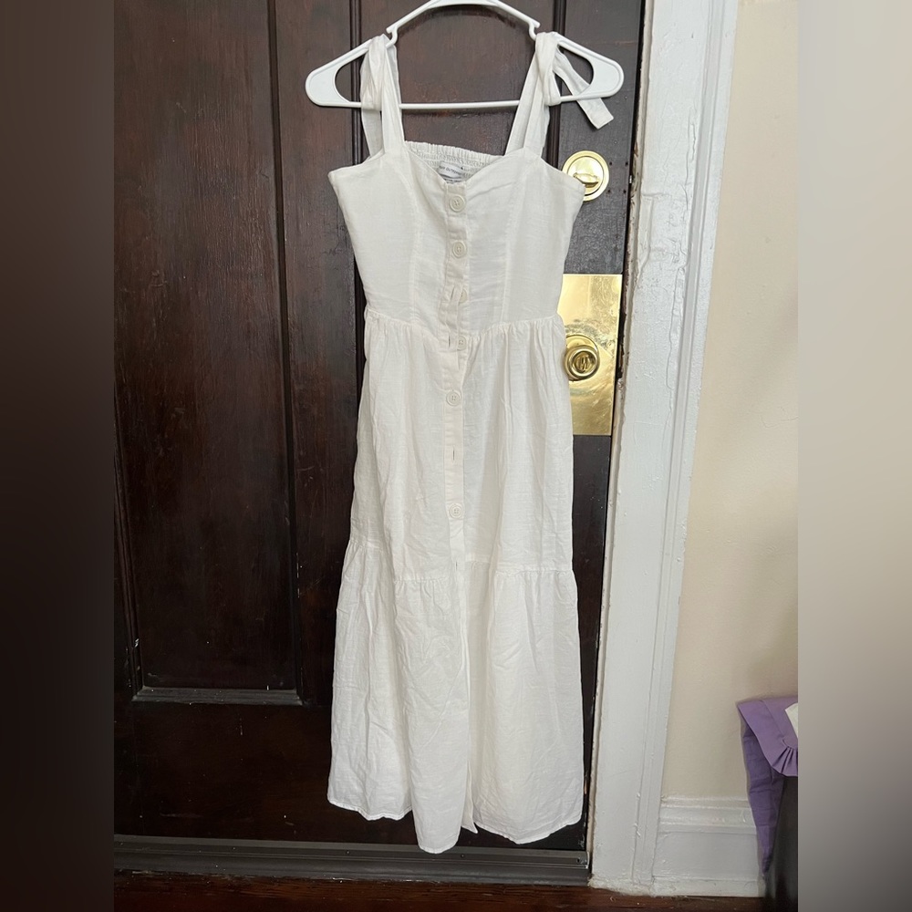 NWT Urban outfitters white dress, new with tag. Size S